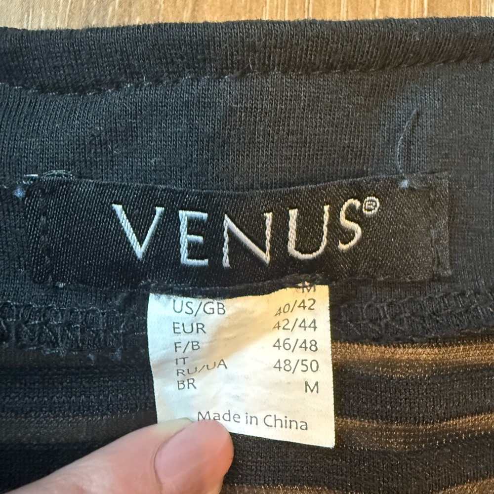 Venus Swim black coverup - Picture 5 of 6